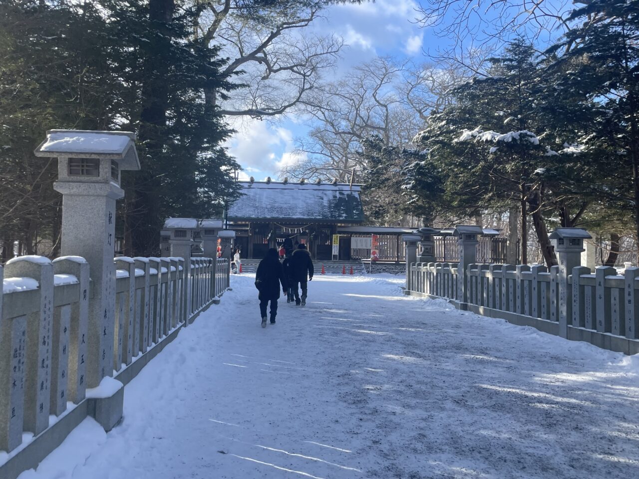 神社までの道