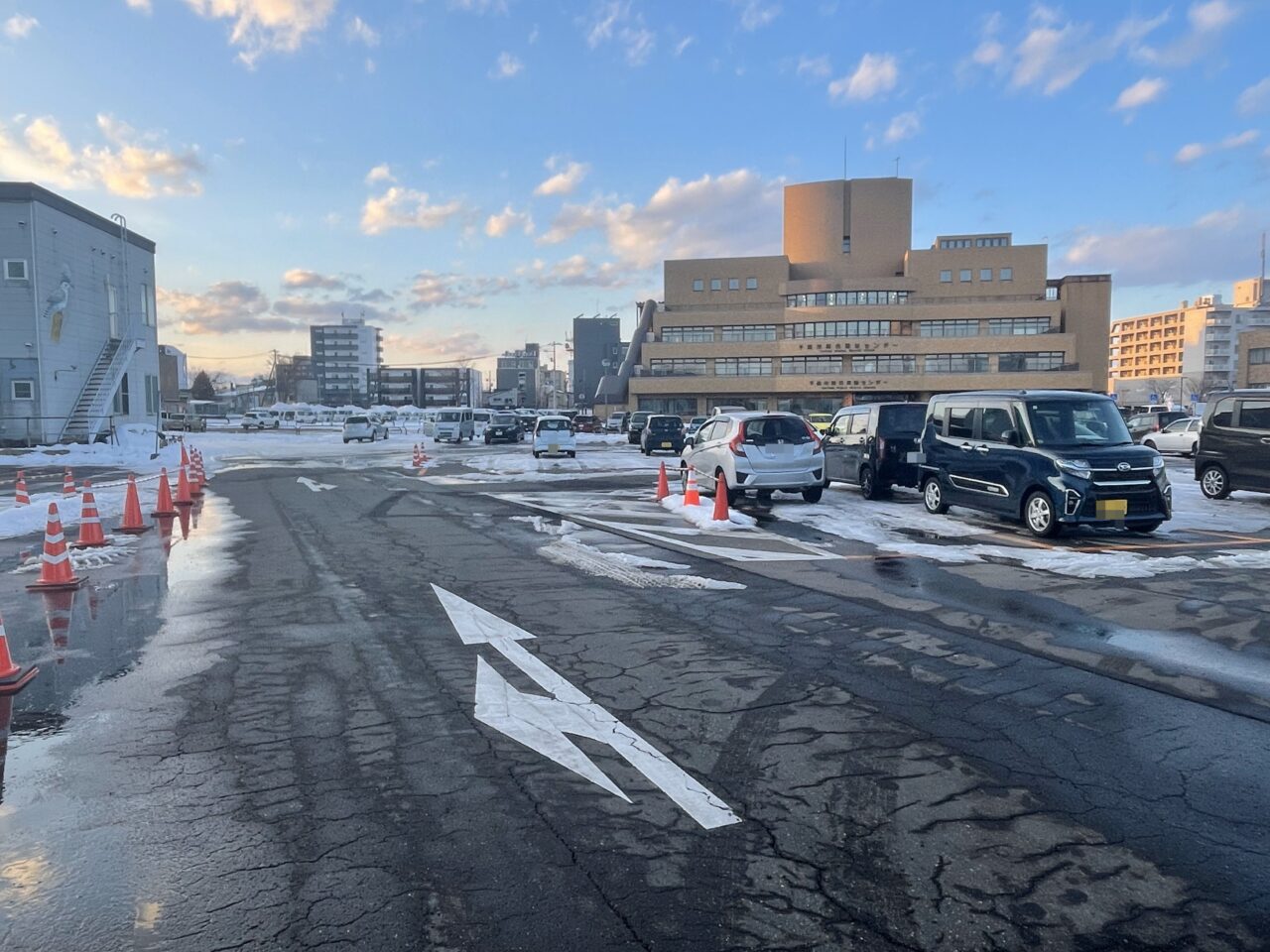 市役所駐車場の矢印