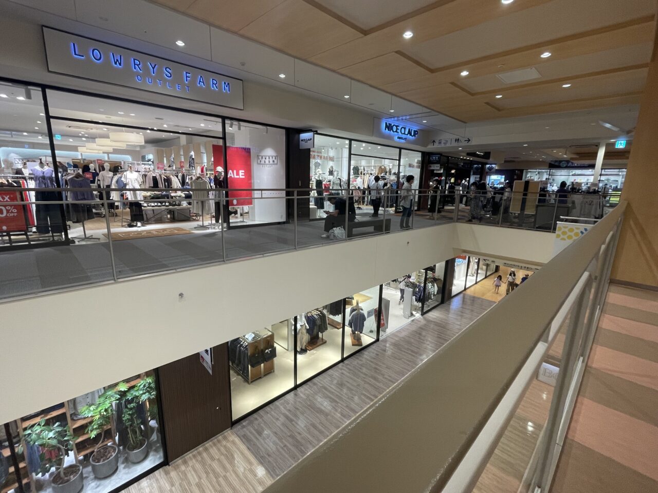 三井アウトレットパーク札幌北広島の通路