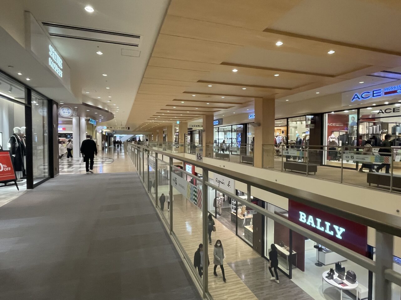 三井アウトレットパーク内